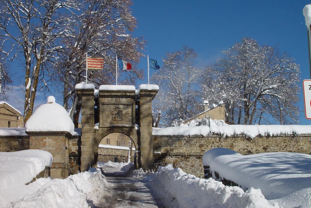 Hotel Et Residence Le Clos Cerdan Mont-Louis Exterior photo